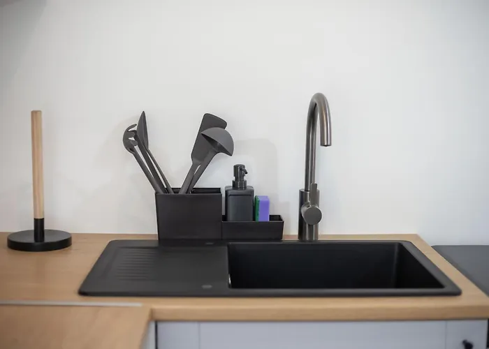 #Stayhere - Modern & Central Studio Apartments