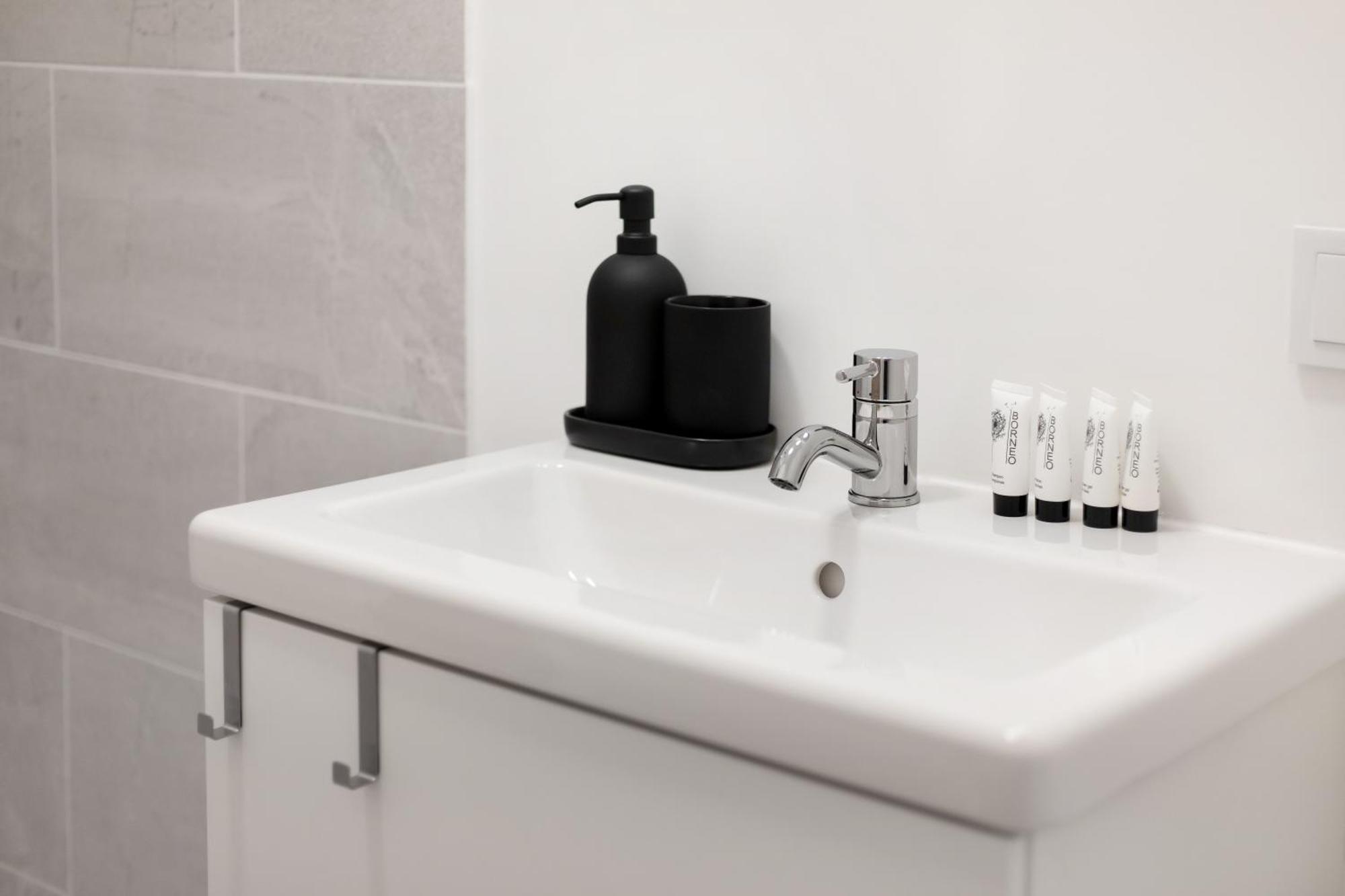 #stayhere - Modern & *