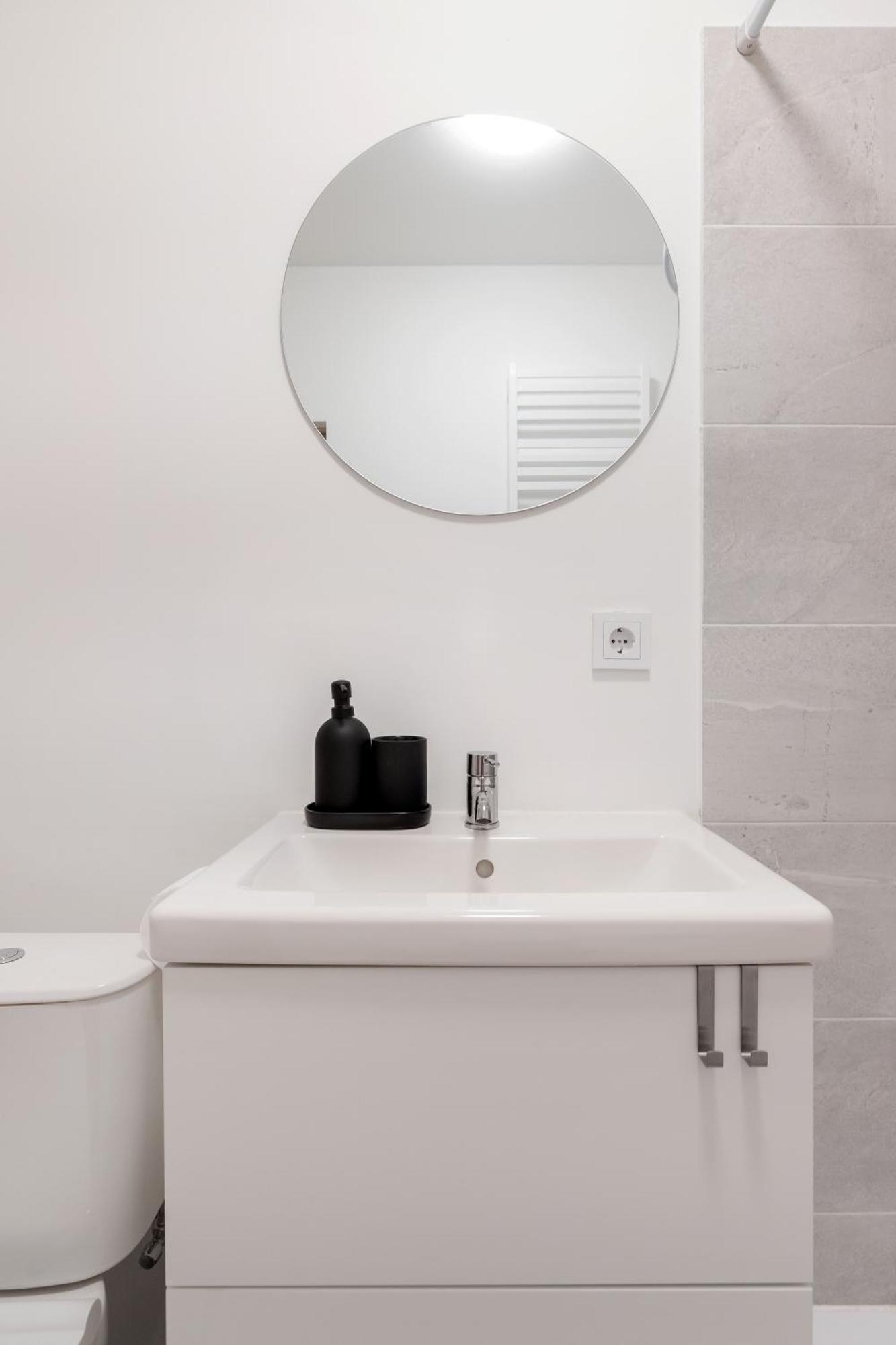 #stayhere - Modern & *